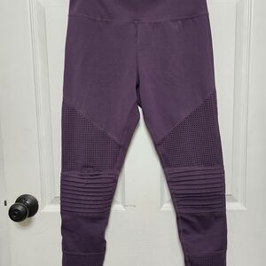 Zyia Purple Capri Leggings